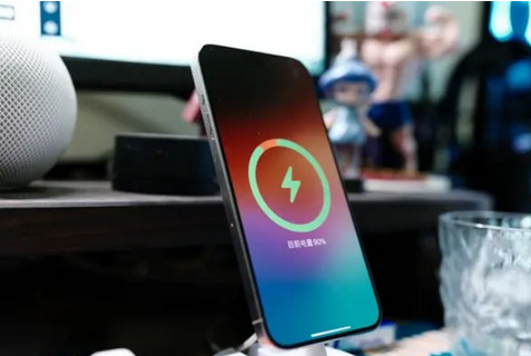 长泰苹果15换屏服务分享用什么充电器给iPhone15充电更好 